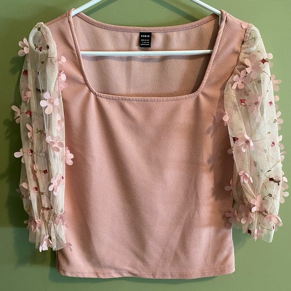 Tops - Top with sheer sleeves